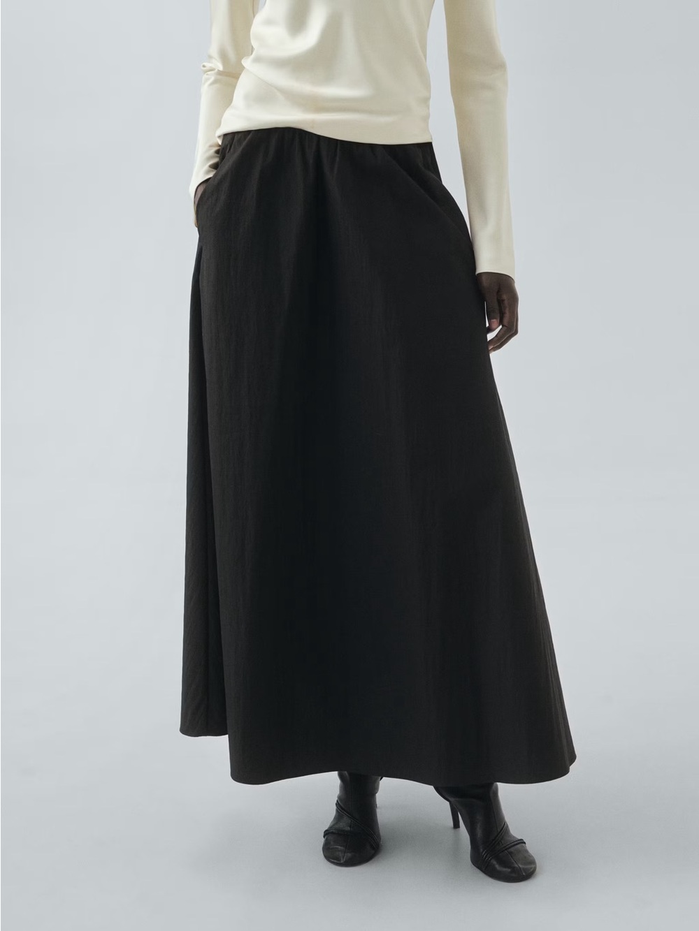 NWT (size large) Mango LONG FLARED SKIRT